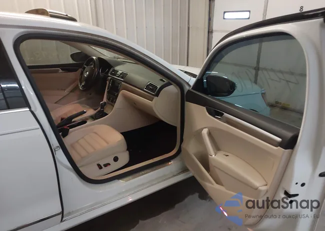 1VWCA7A30JC028972: 44169706