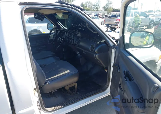 3B7KC26Z3XM570082: 44170638