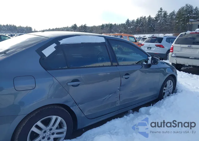 3VW2B7AJXJM214864: 44171499