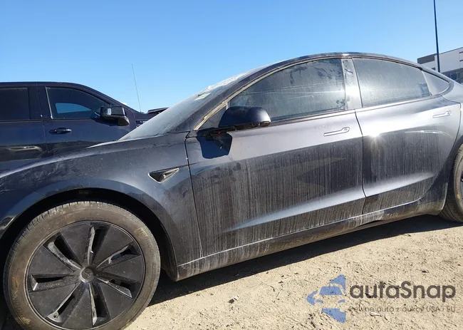 5YJ3E1EB0RF815909: 44171910