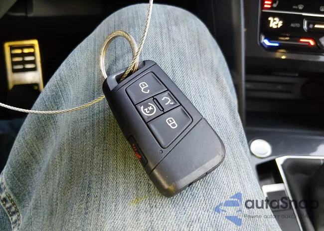 3VV8B7AX7RM215050: 44172021