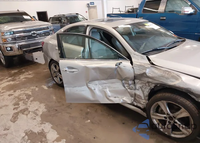 JTHBF5C2XD5187837: 44171131