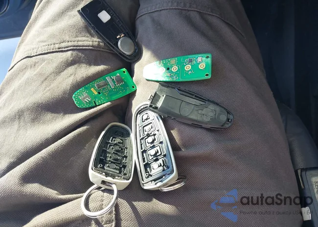 1FMCU9J91FUB96370: 44171406