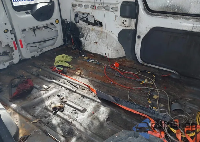 NM0LS6BN8CT106943: 44172494