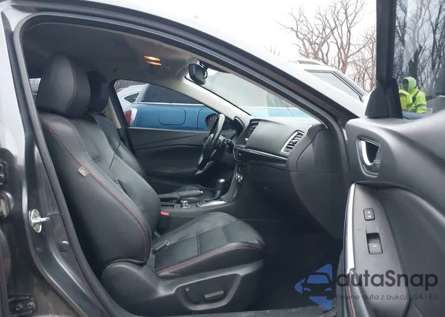 JM1GJ1W60F1165675: 44172718