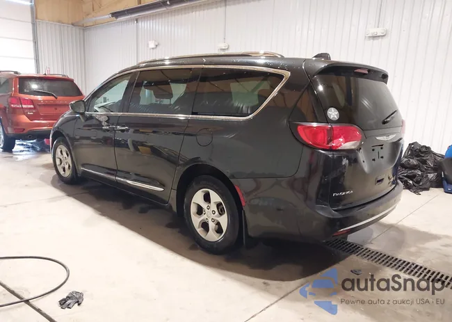 2C4RC1EG9HR559588: 44172800