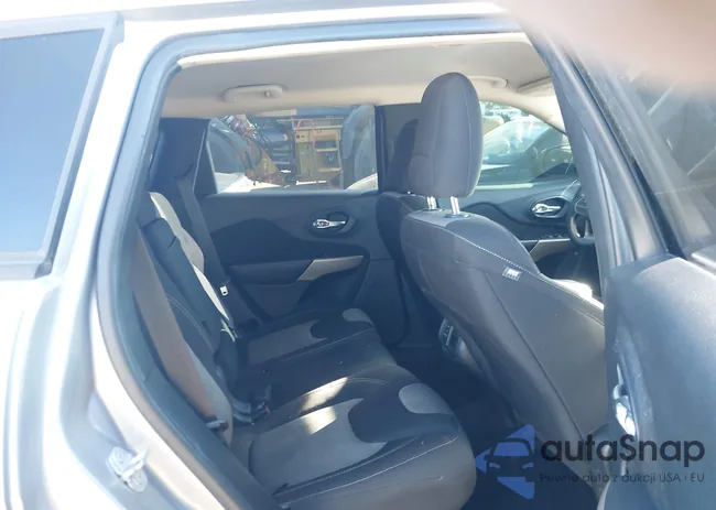 1C4PJLAB8HW586128: 44172802