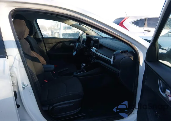 3KPF24AD0LE220165: 44172841