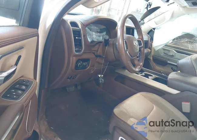 1C6SRFJT8MN511725: 44172891