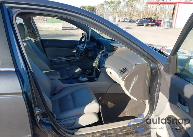 1HGCP2F82AA000077: 44172117