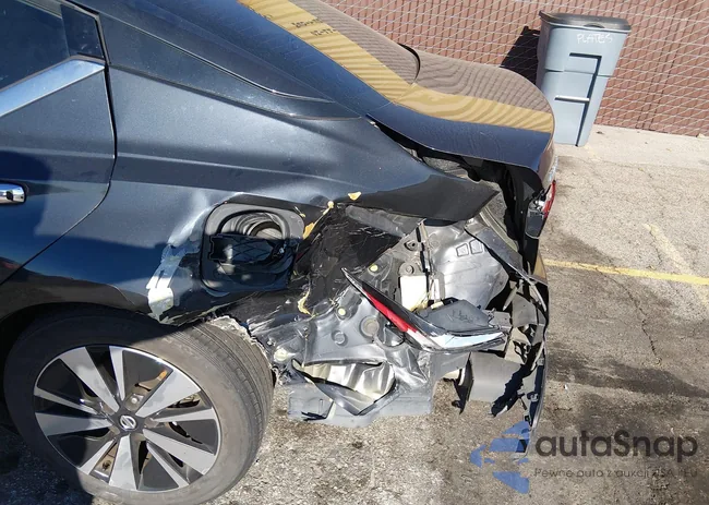 1N4BL4EV1KC230956: 44172305