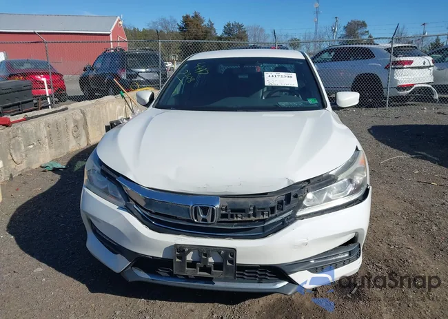 1HGCR2F54GA157781: 44172308