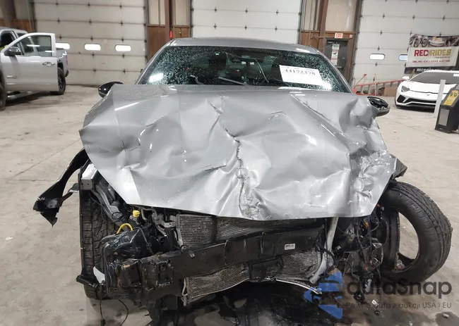 3KPF54AD1PE568702: 44172378