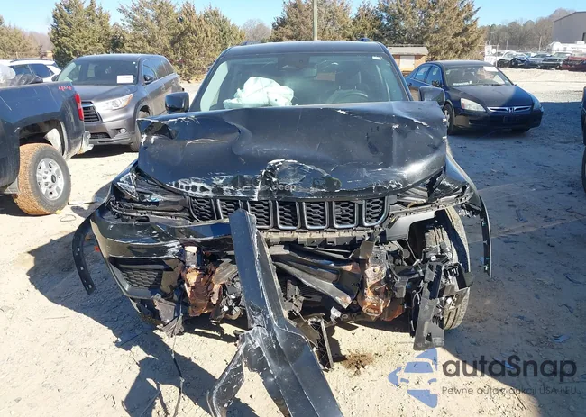 1C4RJHAG3PC566225: 44172437