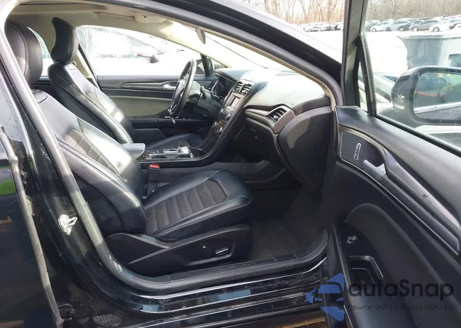 3FA6P0LU9JR225982: 44173499