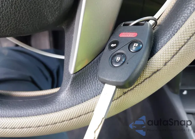 1HGCP2F7XAA166242: 44173726