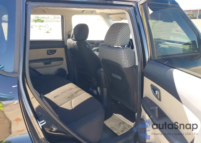 KNDJT2A21A7180086: 44173955