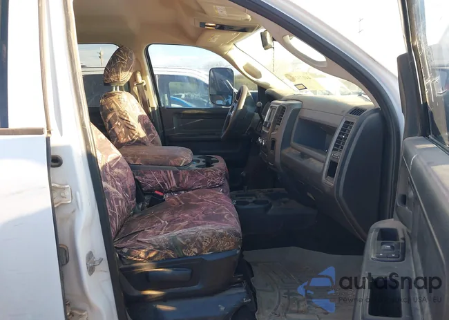 3C6UR5HL2DG560694: 44173211