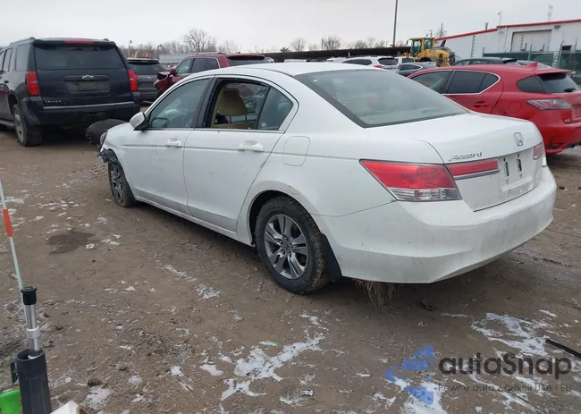 1HGCP2F43BA097210: 44174489