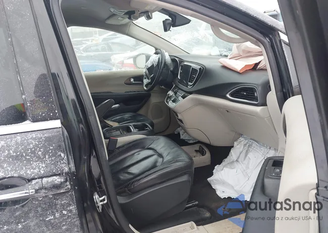 2C4RC1BG8HR705077: 44174544