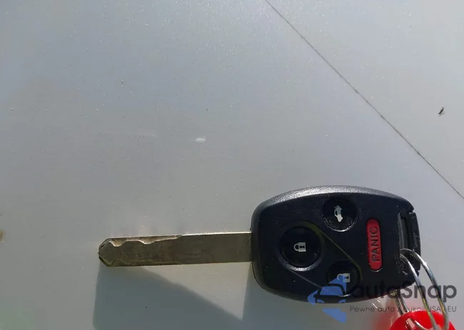 1HGCP2E37BA095582: 44174685