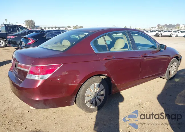 1HGCP2E37BA095582: 44174685