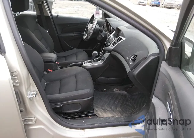 1G1PE5SB6G7180672: 44174178