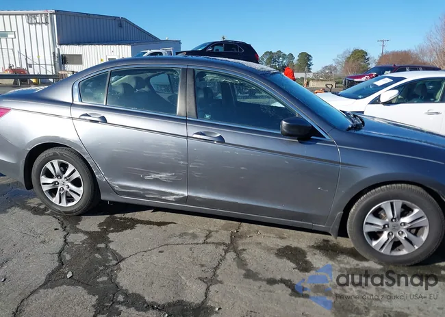 1HGCP2F69BA029608: 44174186