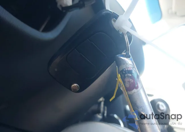 KNDJT2A64C7384872: 44174411