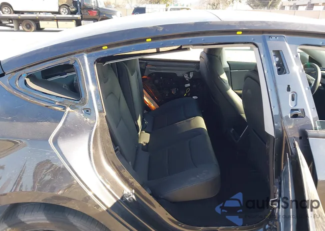 5YJ3E1EA3RF742798: 44174432