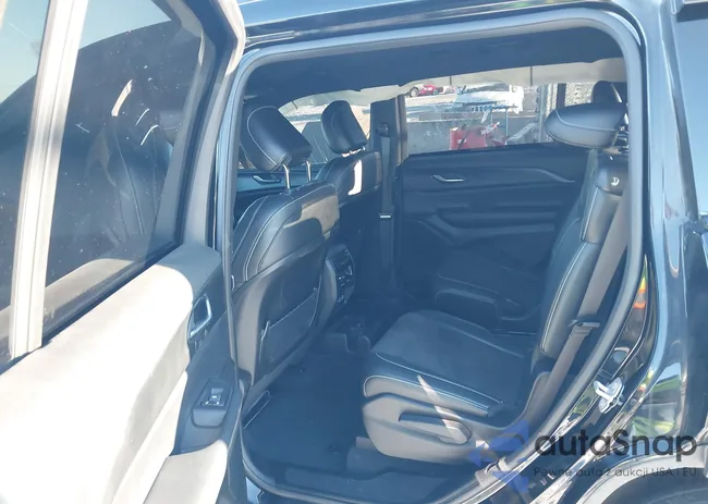 1C4RJKAG7R8563105: 44176705