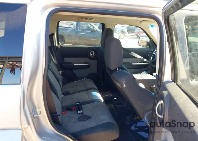 1D8GU58K38W102053: 44176930