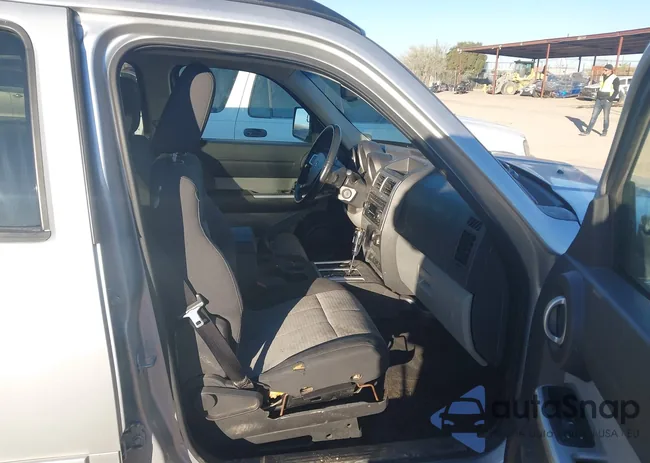 1D8GU58K38W102053: 44176930