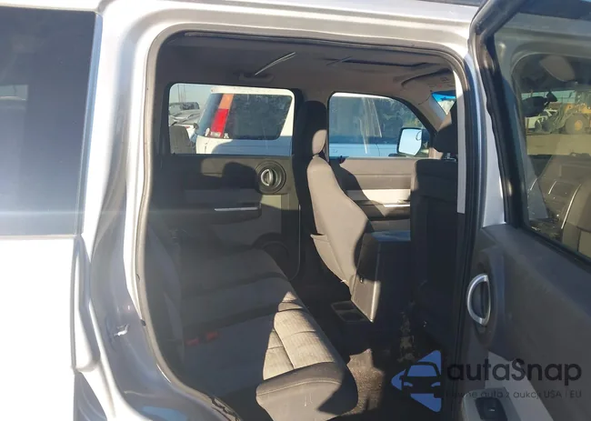 1D8GU58K38W102053: 44176930