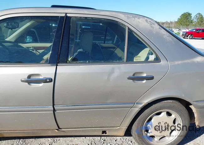 WDBHA24G2XA686676: 44176199