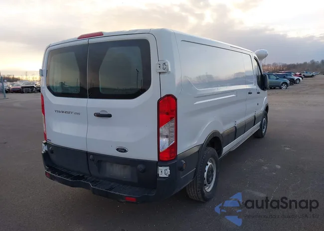 1FTYR2ZM3KKA48660: 44177627