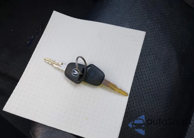 JH4CL96805C017858: 44177779