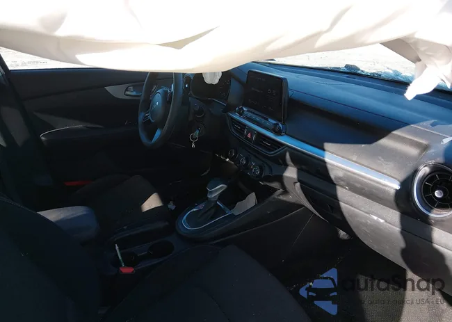 3KPF24AD2PE513734: 44177216