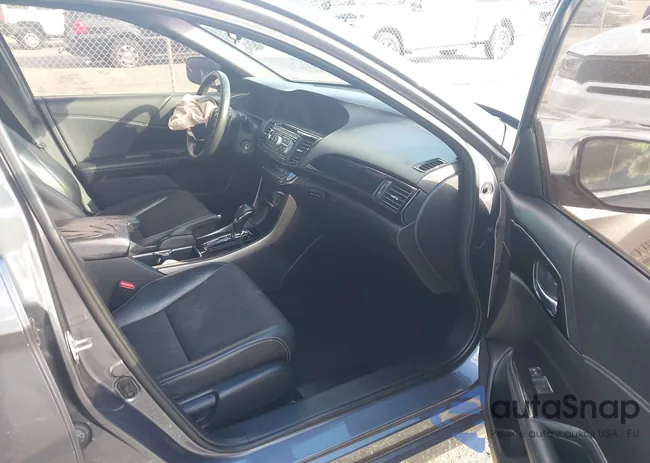 1HGCR2F55GA164772: 44178673