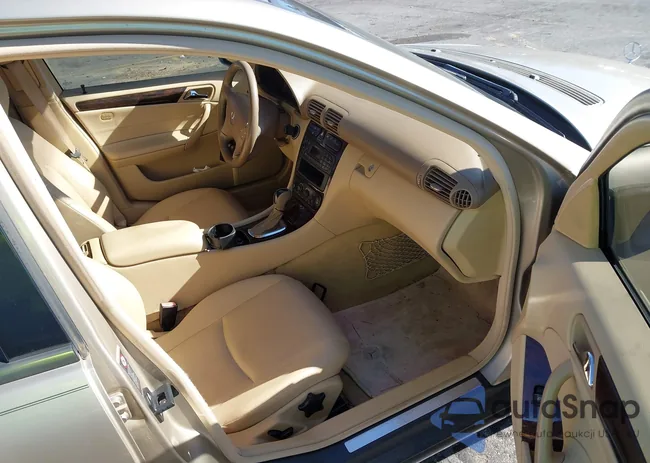 WDBRF61J74E018891: 44178924