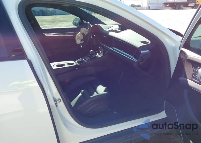 WP0AJ2A77NL101079: 44178133