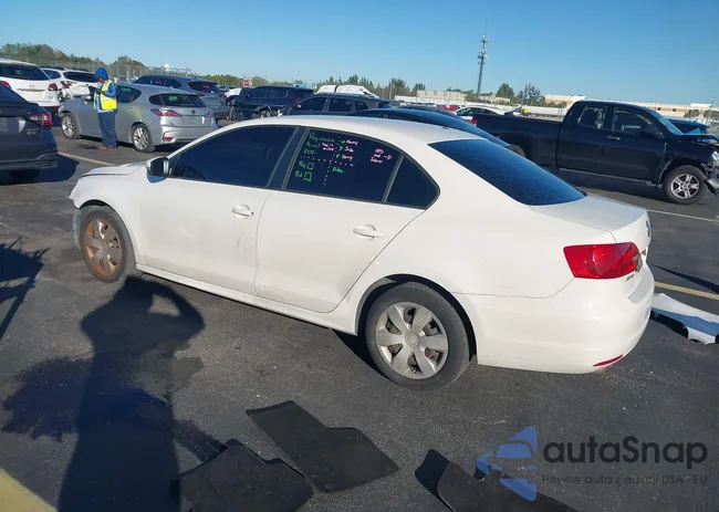 3VWDX7AJ1CM340737: 44179543