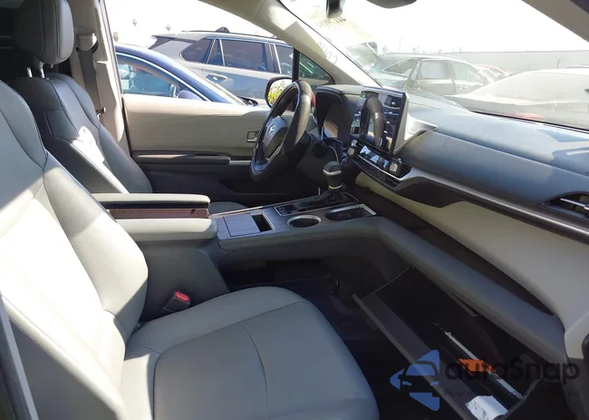 5TDYRKEC0PS143772: 44179894