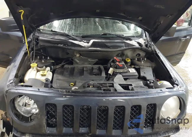 1C4NJRFB3GD511558: 44180525