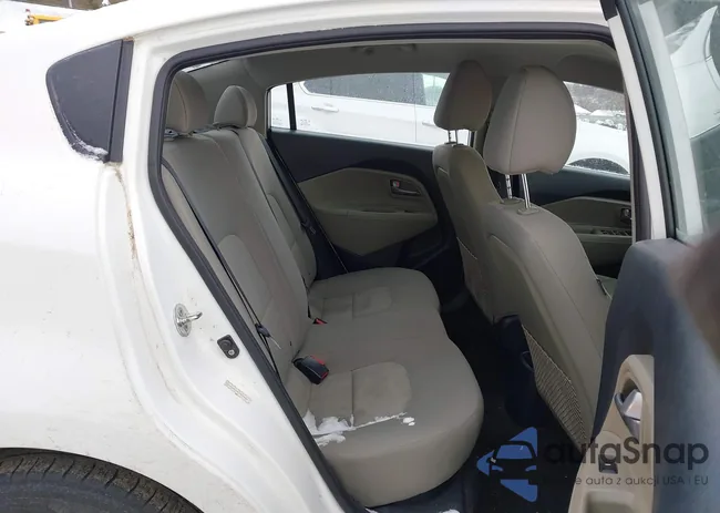 KNADM4A3XF6503043: 44180772