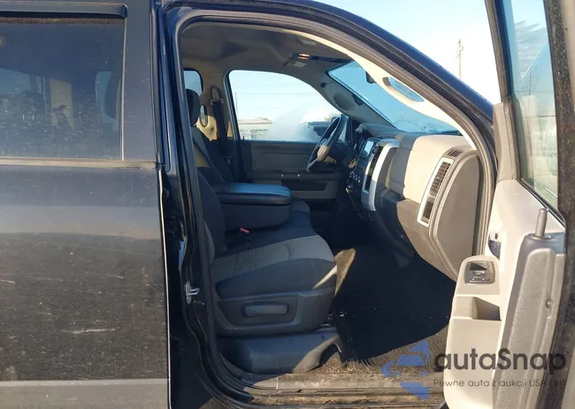 1D3HV13P79S777819: 44180053