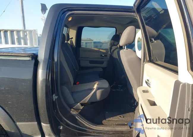 1D3HV13P79S777819: 44180053