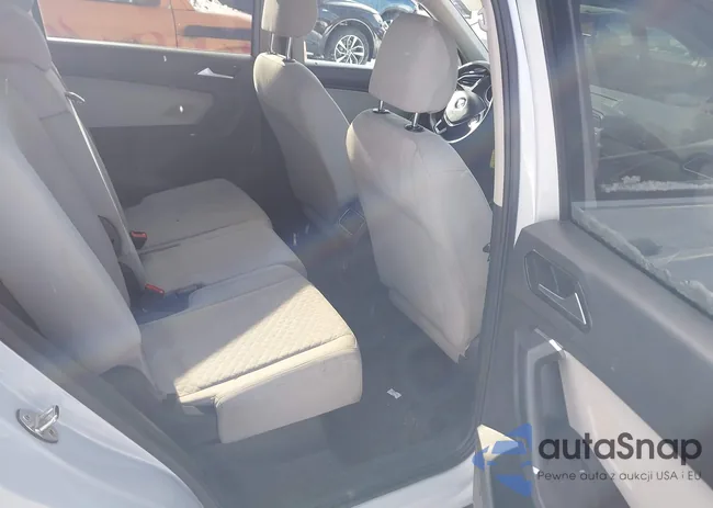 3VV0B7AX1JM113745: 44180072