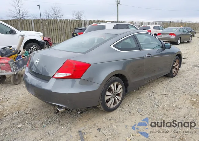 1HGCS1B7XBA010279: 44180387