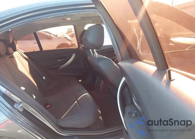 WBA3B1G55FNT02715: 44181526